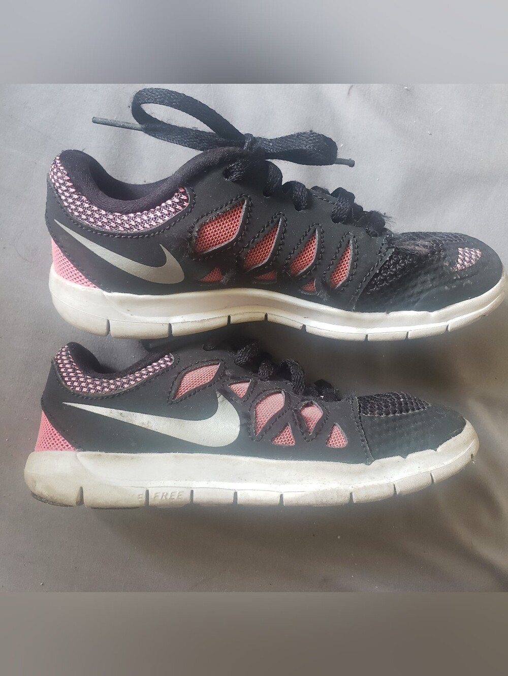 Nike Little Girls Size 12 Pink And Blqck Running Shoes